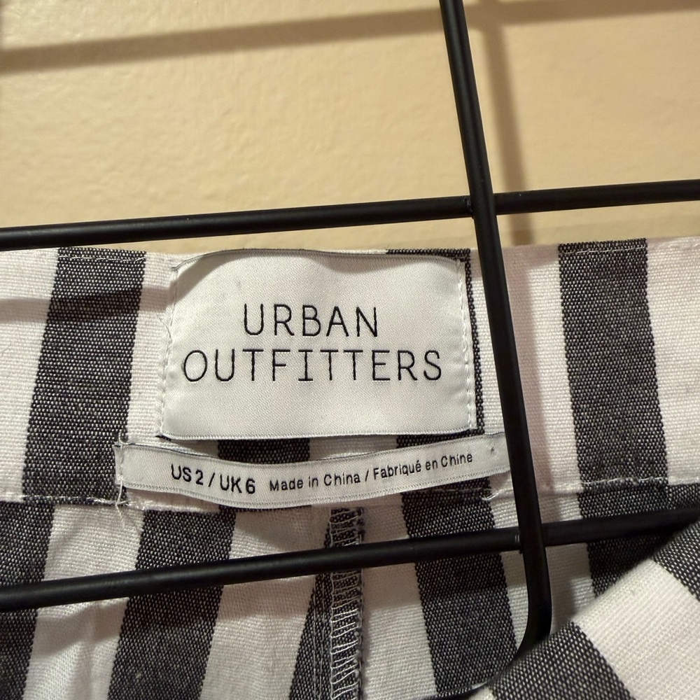 Urban Outfitters Black and White Striped Cropped Pants - Picture 4 of 5